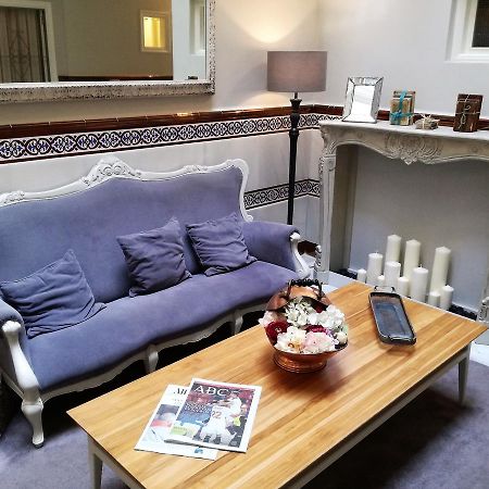 Le Petit Paris Hotel Севиля Екстериор снимка
