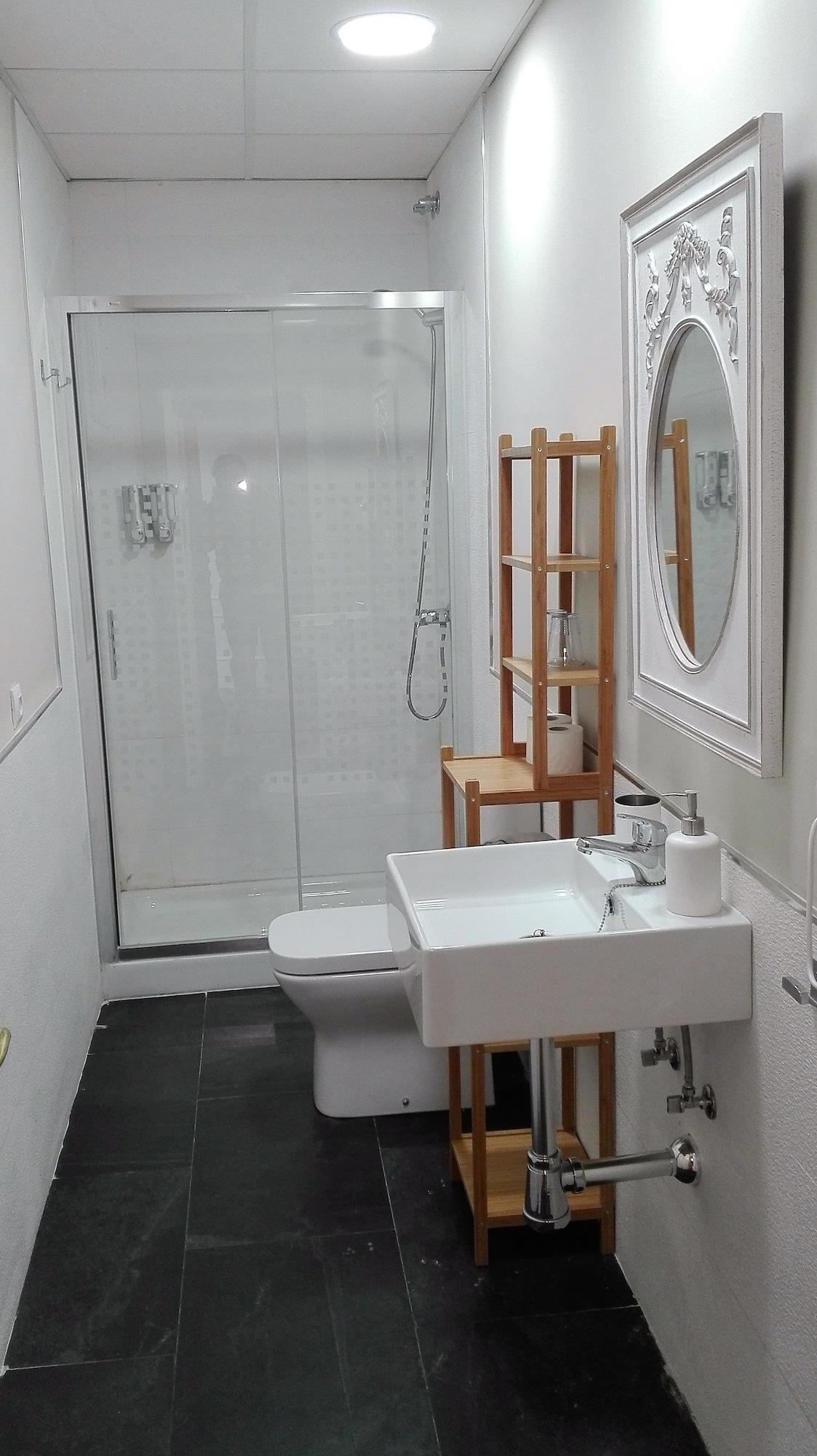Le Petit Paris Hotel Севиля Екстериор снимка