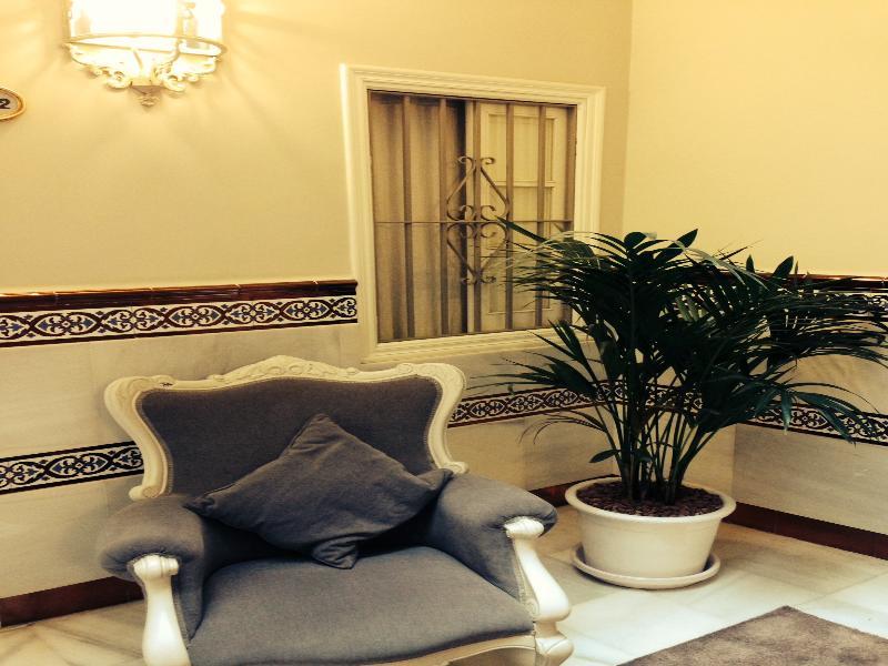 Le Petit Paris Hotel Севиля Екстериор снимка