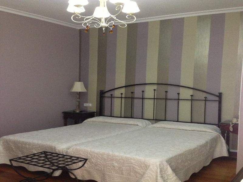 Le Petit Paris Hotel Севиля Екстериор снимка
