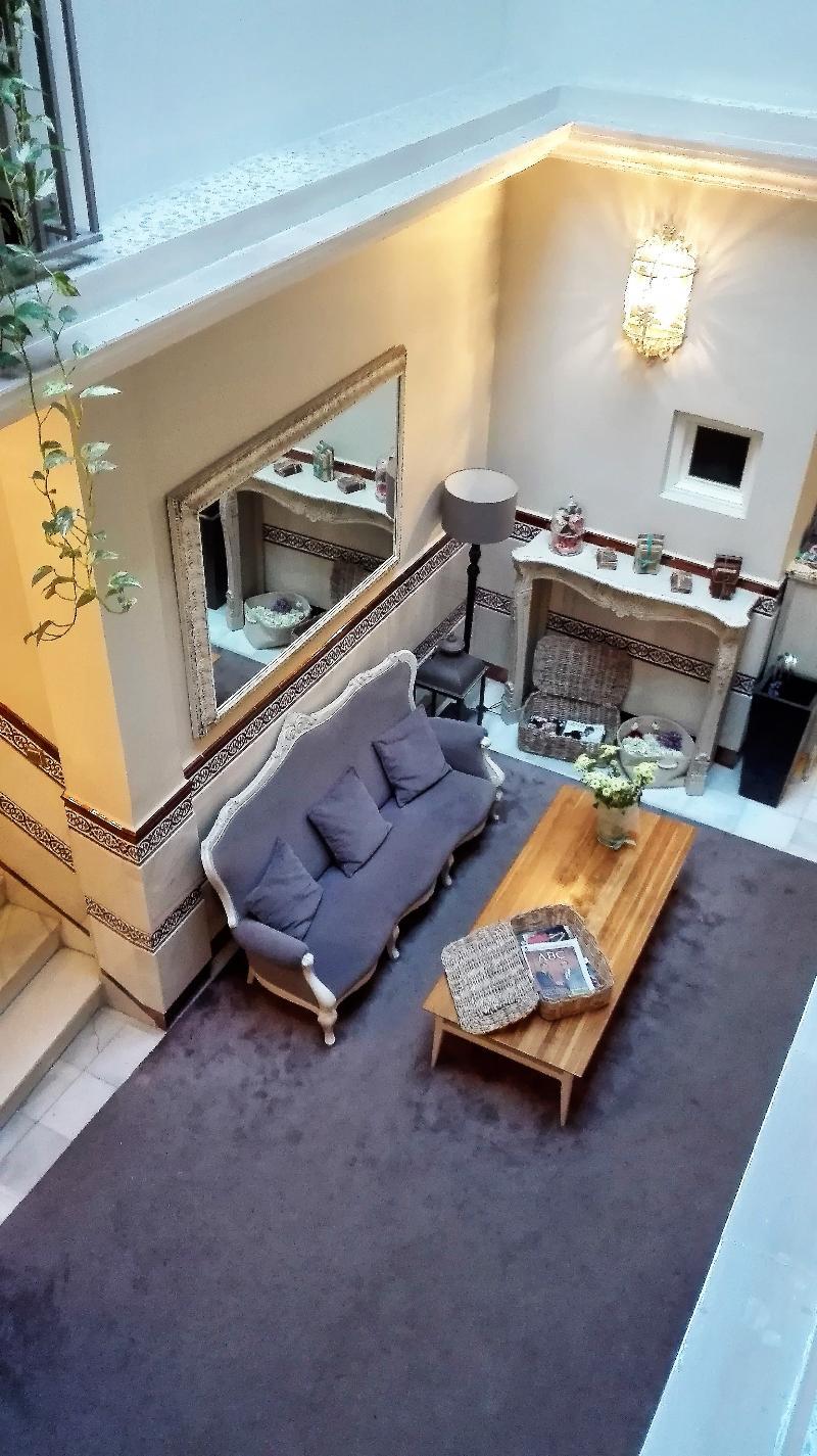 Le Petit Paris Hotel Севиля Екстериор снимка