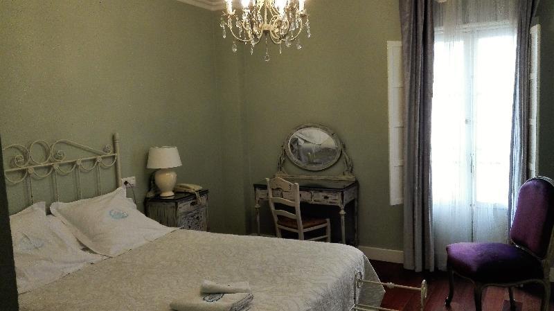 Le Petit Paris Hotel Севиля Екстериор снимка