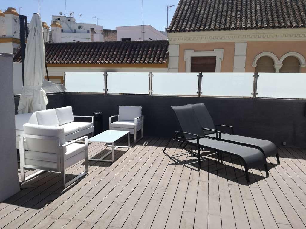 Le Petit Paris Hotel Севиля Съоръжения снимка